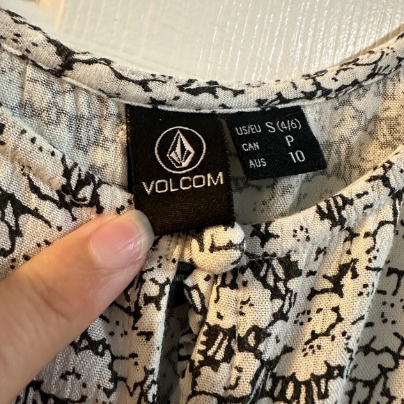 Volcom black/white flower pattern Sundress - Small - Picture 3 of 8